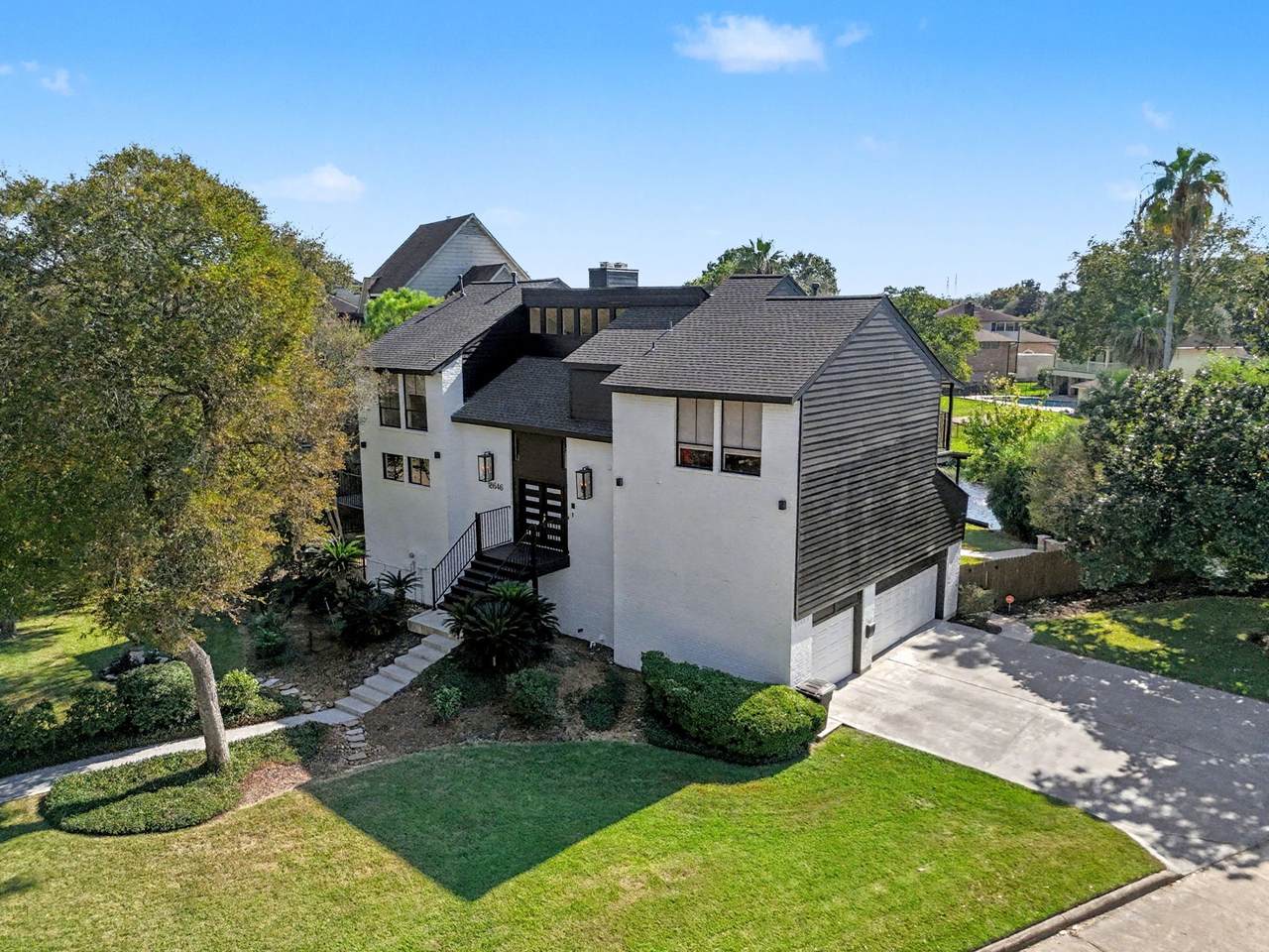 18646 Martinique Drive - Photo 1