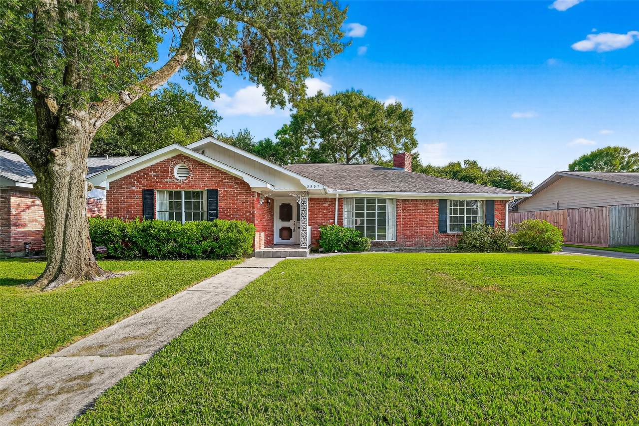 5507 Valkeith Drive - Photo 1