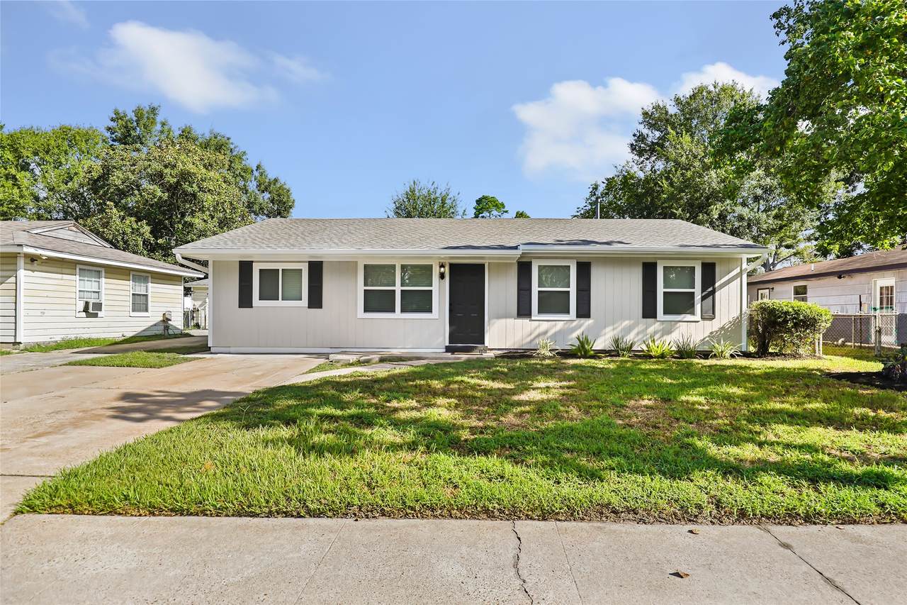 7111 Oak Village Drive - Photo 1