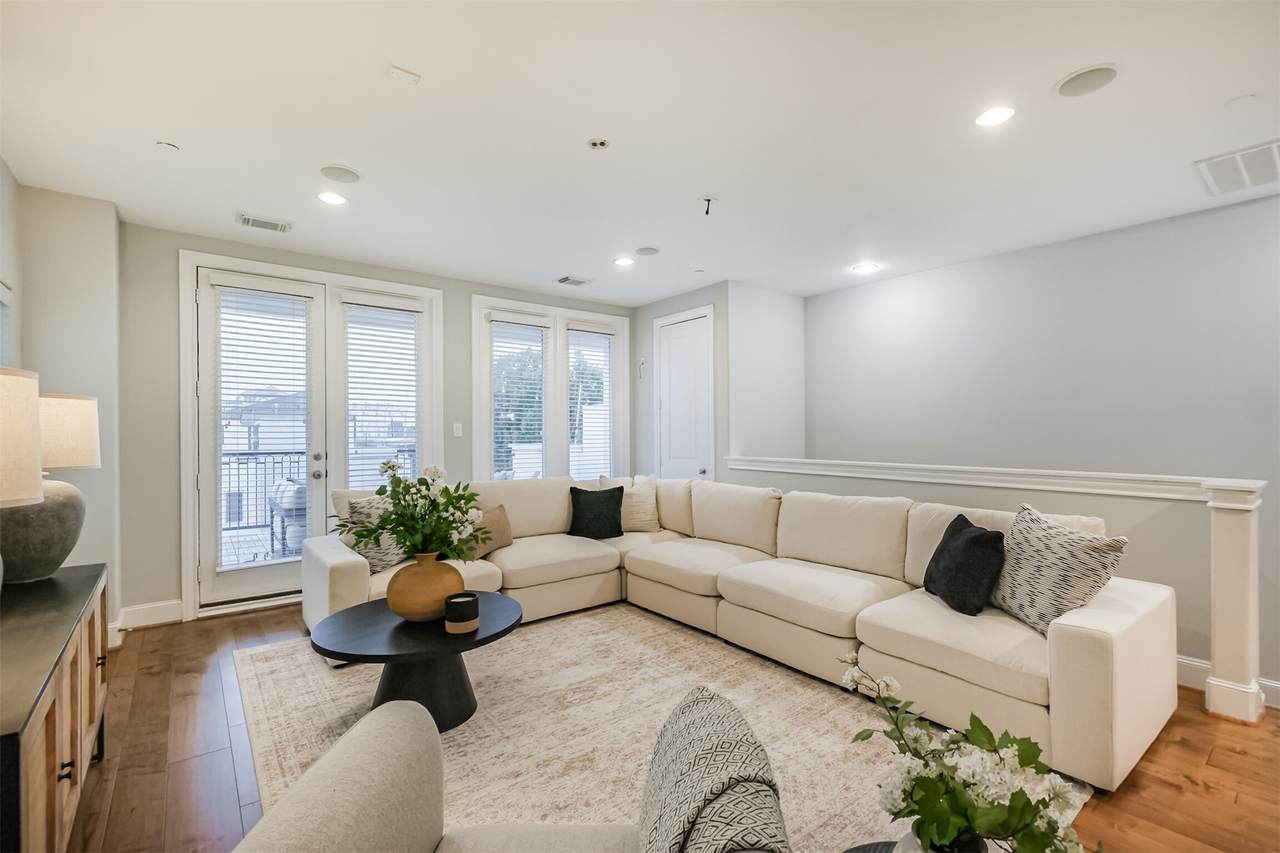 3907 Austin Street - Photo 1