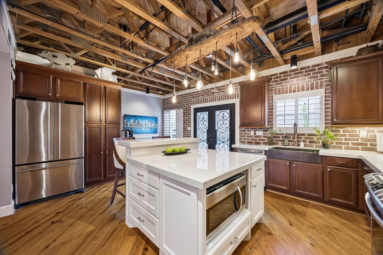 915 Knox Street - Photo 1