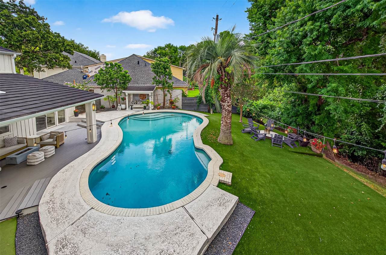 415 Ramblewood Road - Photo 1