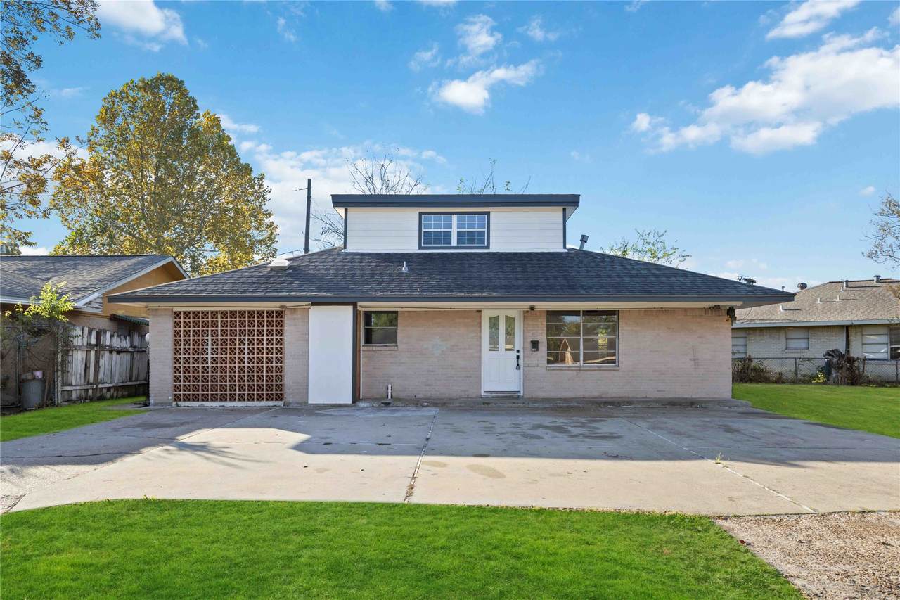 3304 Bluefield Drive - Photo 1