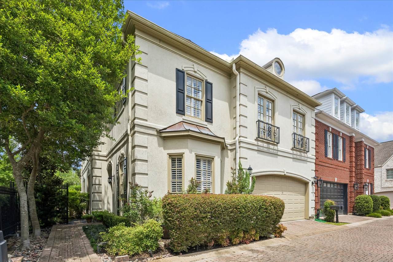 240 Post Oak Lane - Photo 1