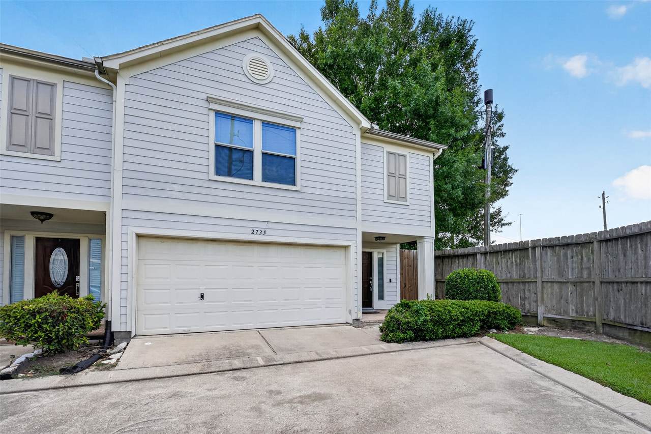 2735 Woodridge Manor Drive - Photo 1