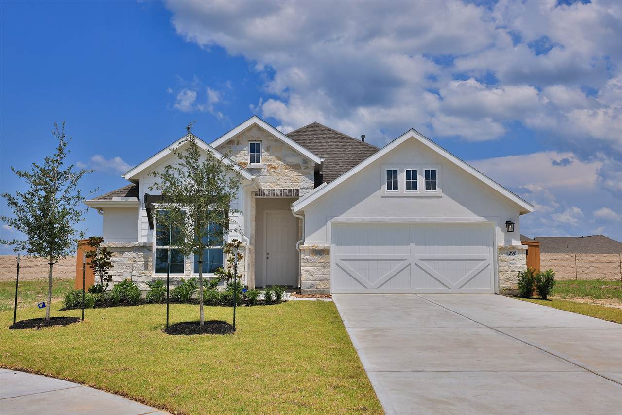 1090 Oakhurst Drive - Photo 1
