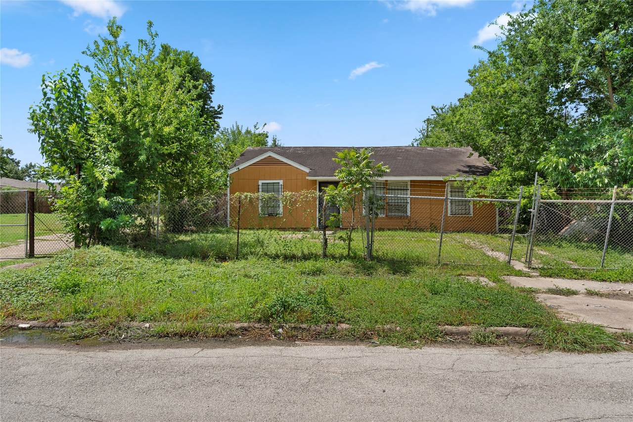 5238 Pershing Street - Photo 1