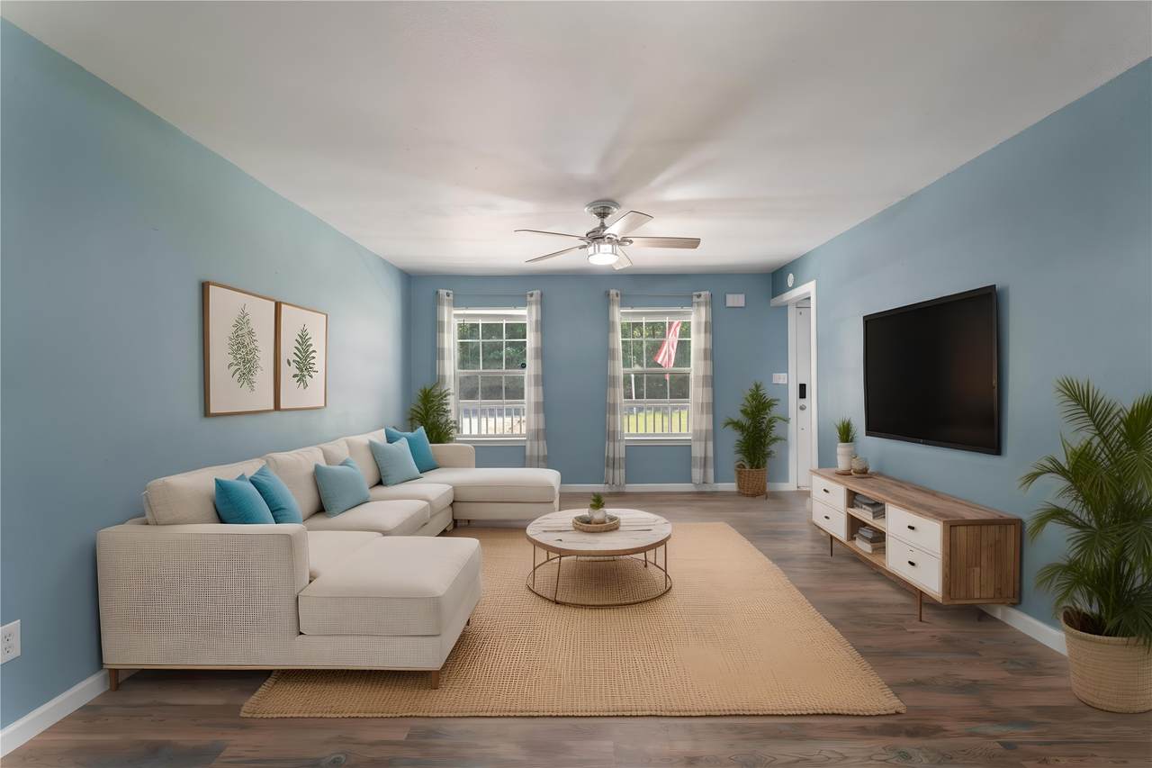 293 Commodore Drive - Photo 1