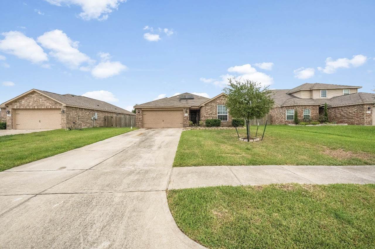 9507 Garnet Grove Drive - Photo 1