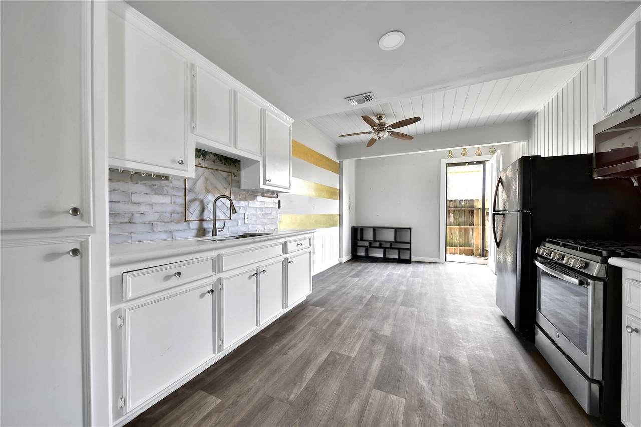 28 Lakeway Street - Photo 1