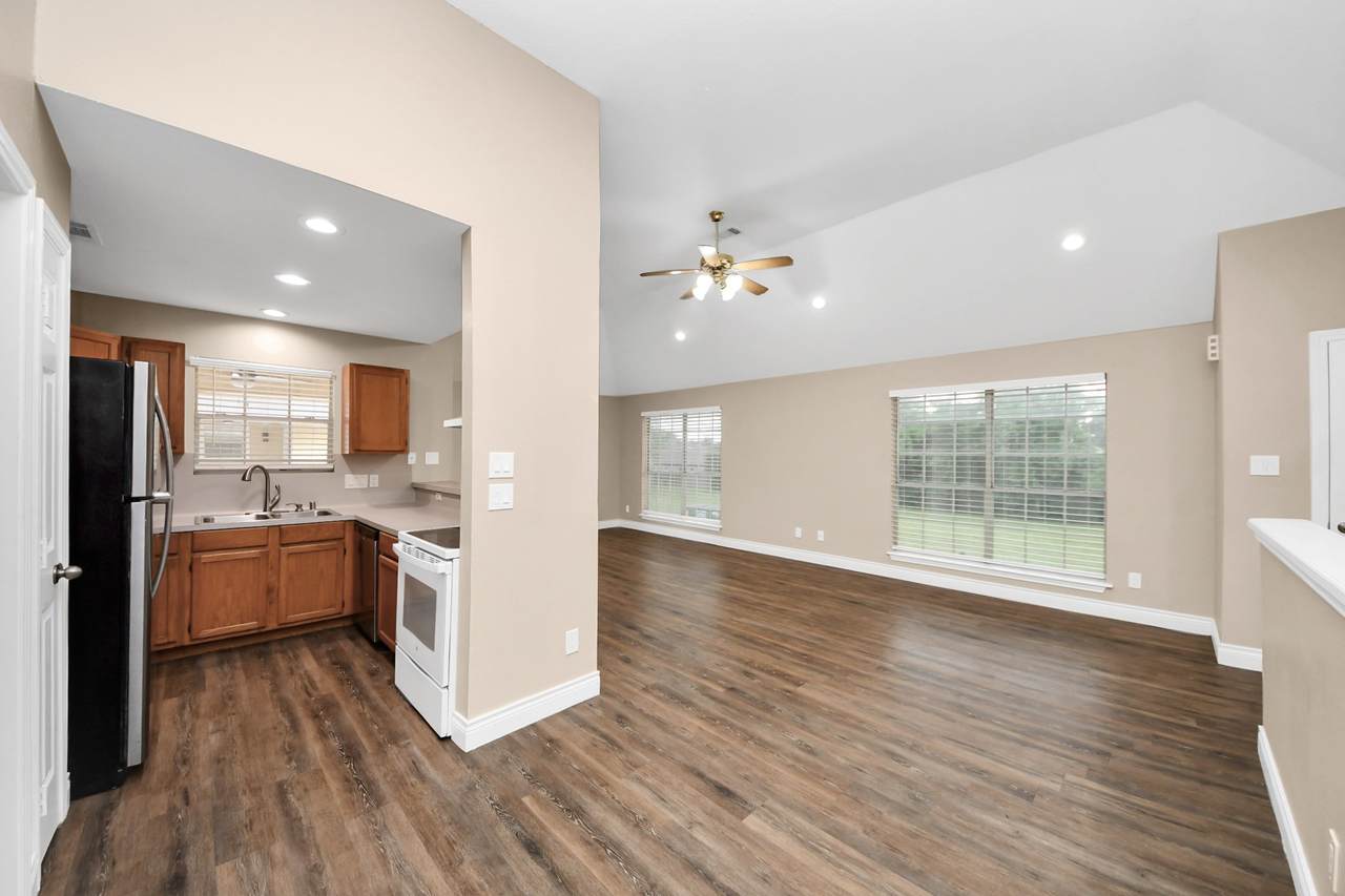 1163 Lovett Street - Photo 1