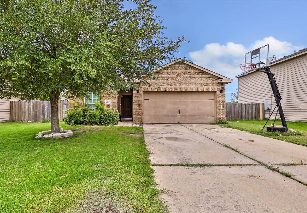 2707 Tracy Lane - Photo 1