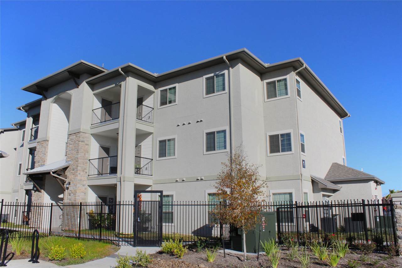 14838 Northwest Blvd - Photo 1