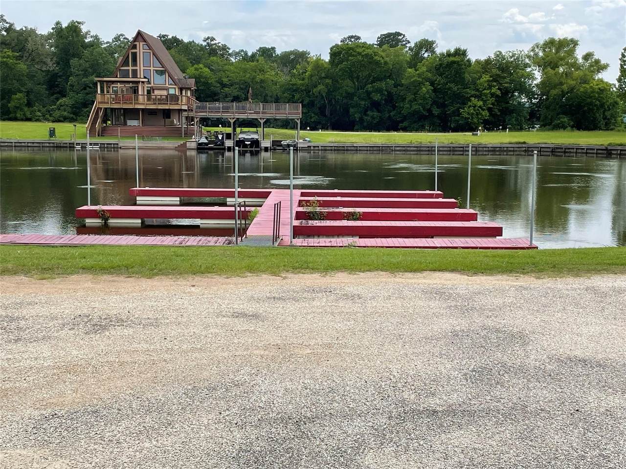 8 Hillside Court - Photo 1