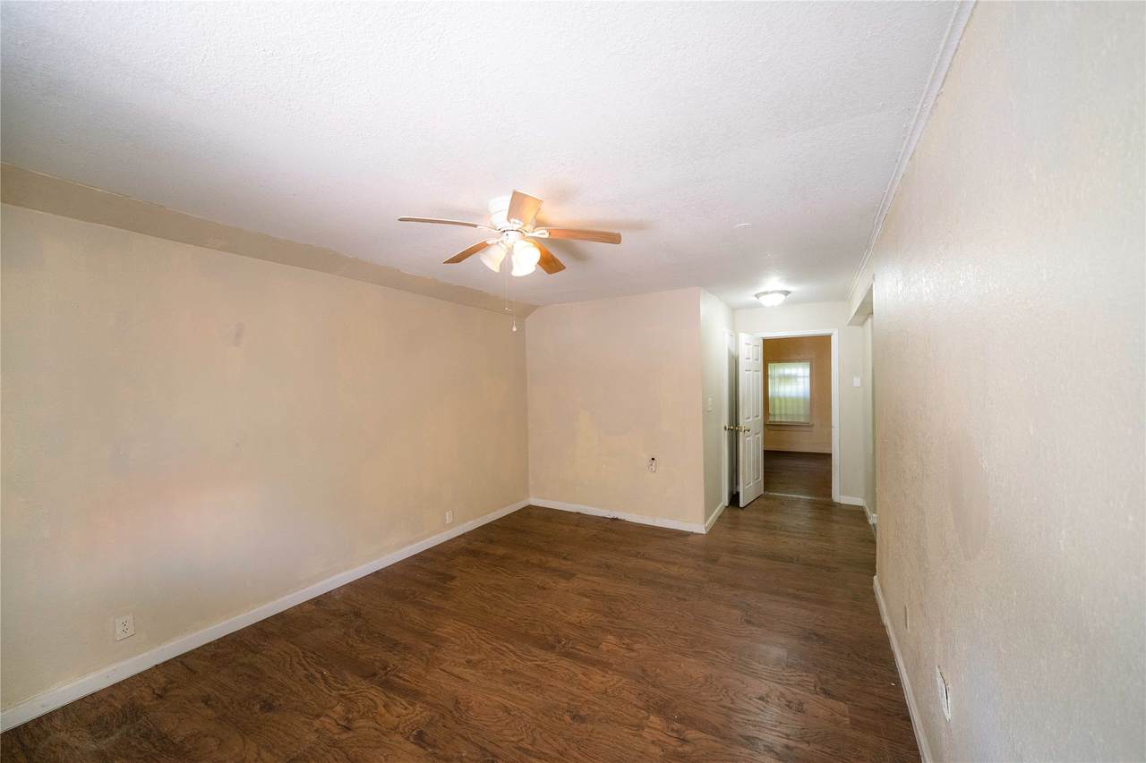 2303 Chestnut Street - Photo 1