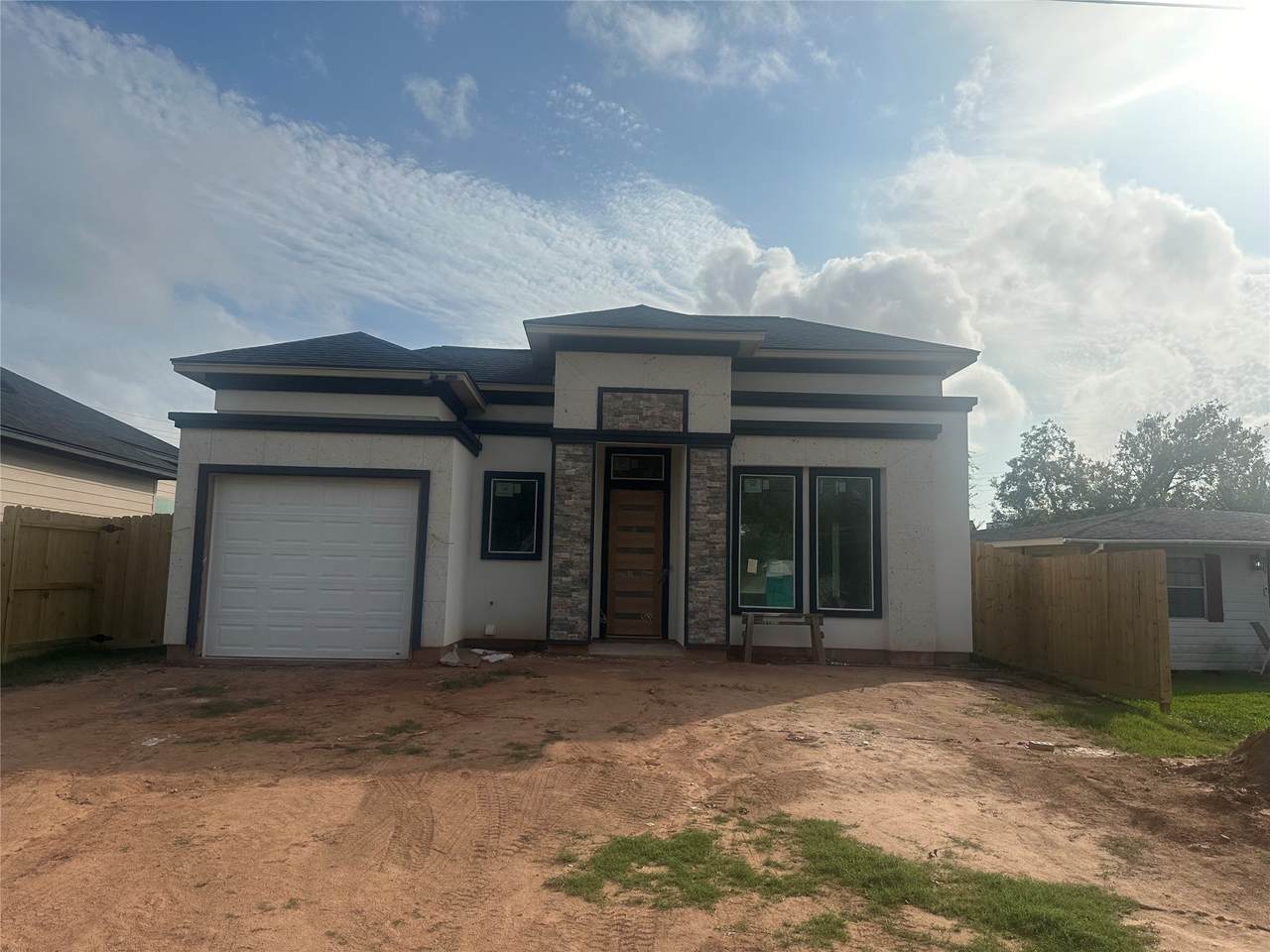 805 Lewis Street - Photo 1