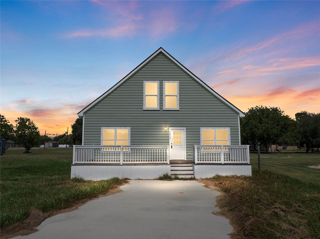 1014 Humphrey Avenue - Photo 1