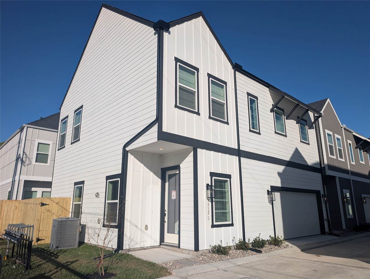 9912 Clark - Photo 1