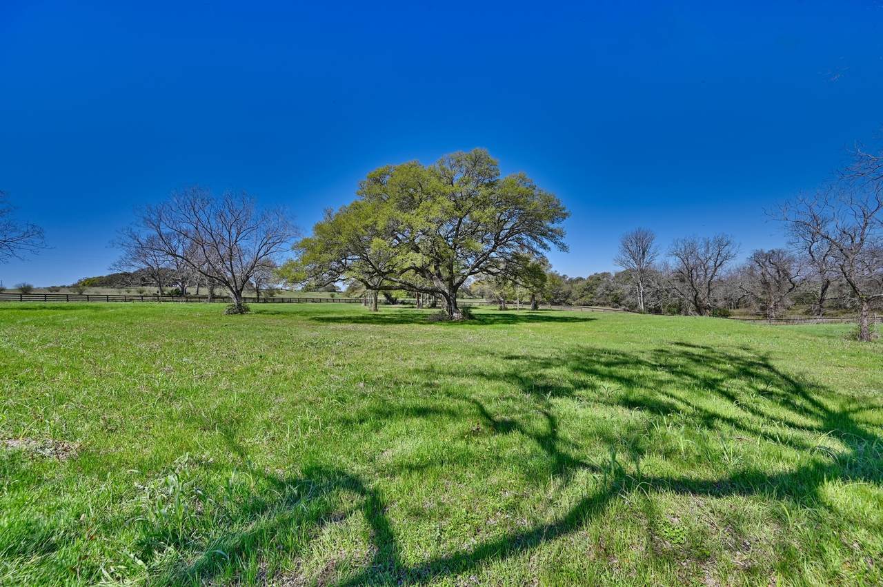 1800 Fm 390 - Photo 1
