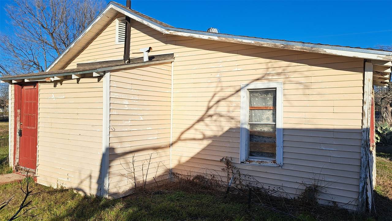 804 Neches Street - Photo 1