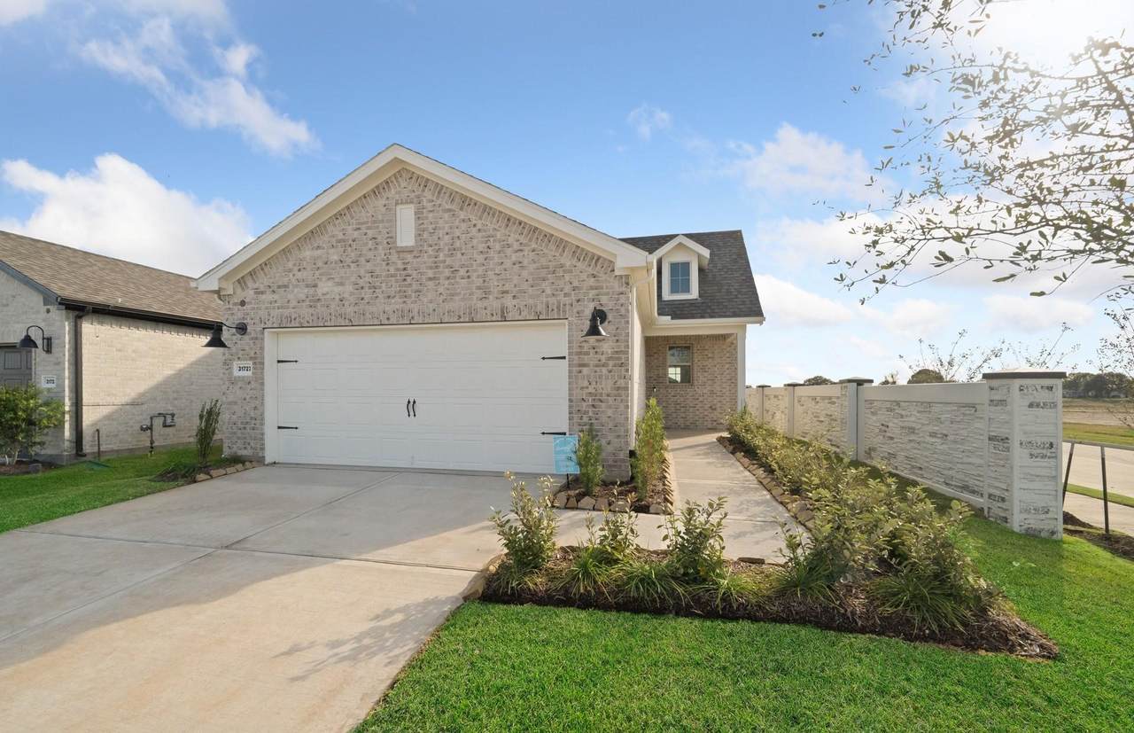 31727 Valor Drive - Photo 1