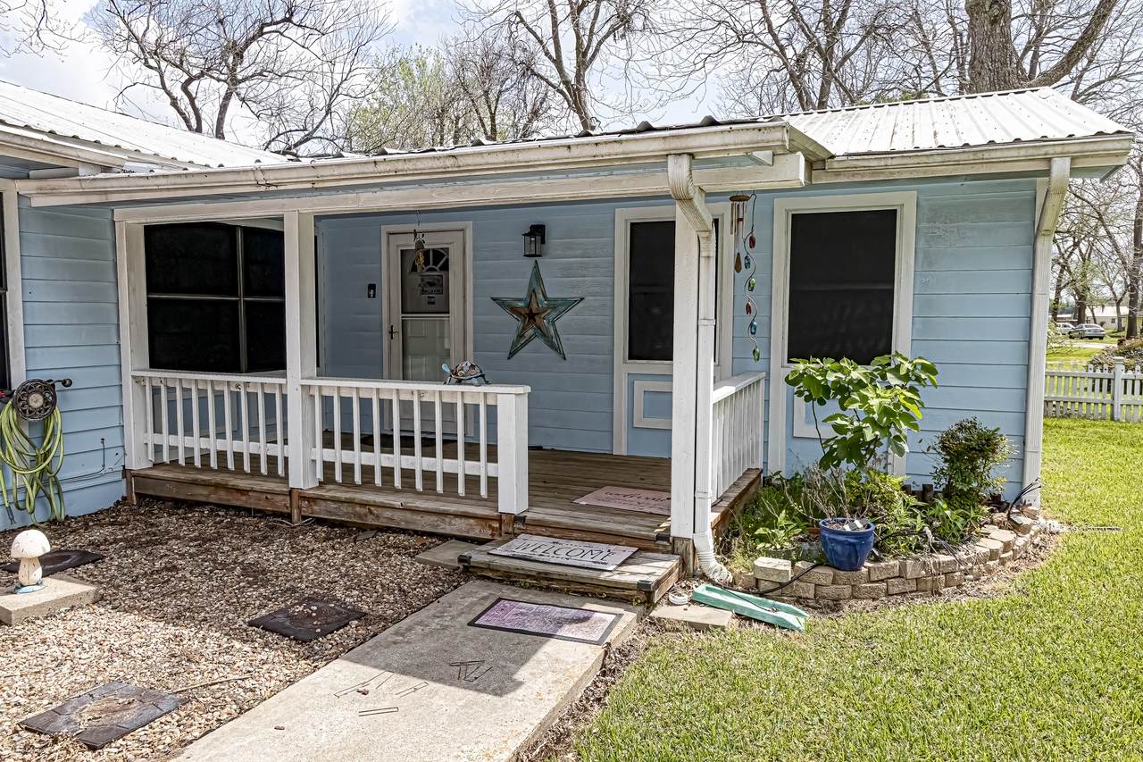 169 Pecan Cove - Photo 1