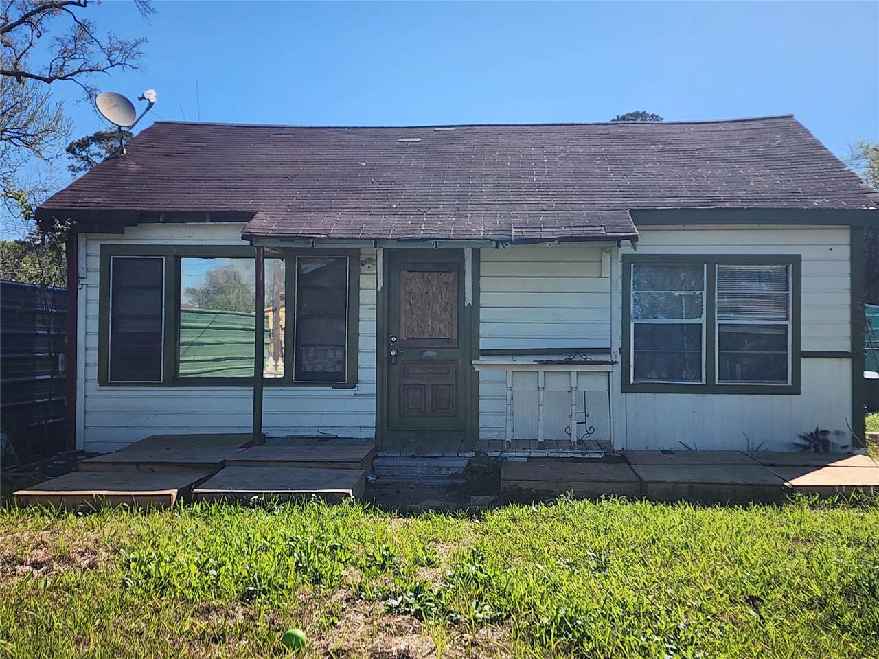 19530 Dunbar Avenue - Photo 1