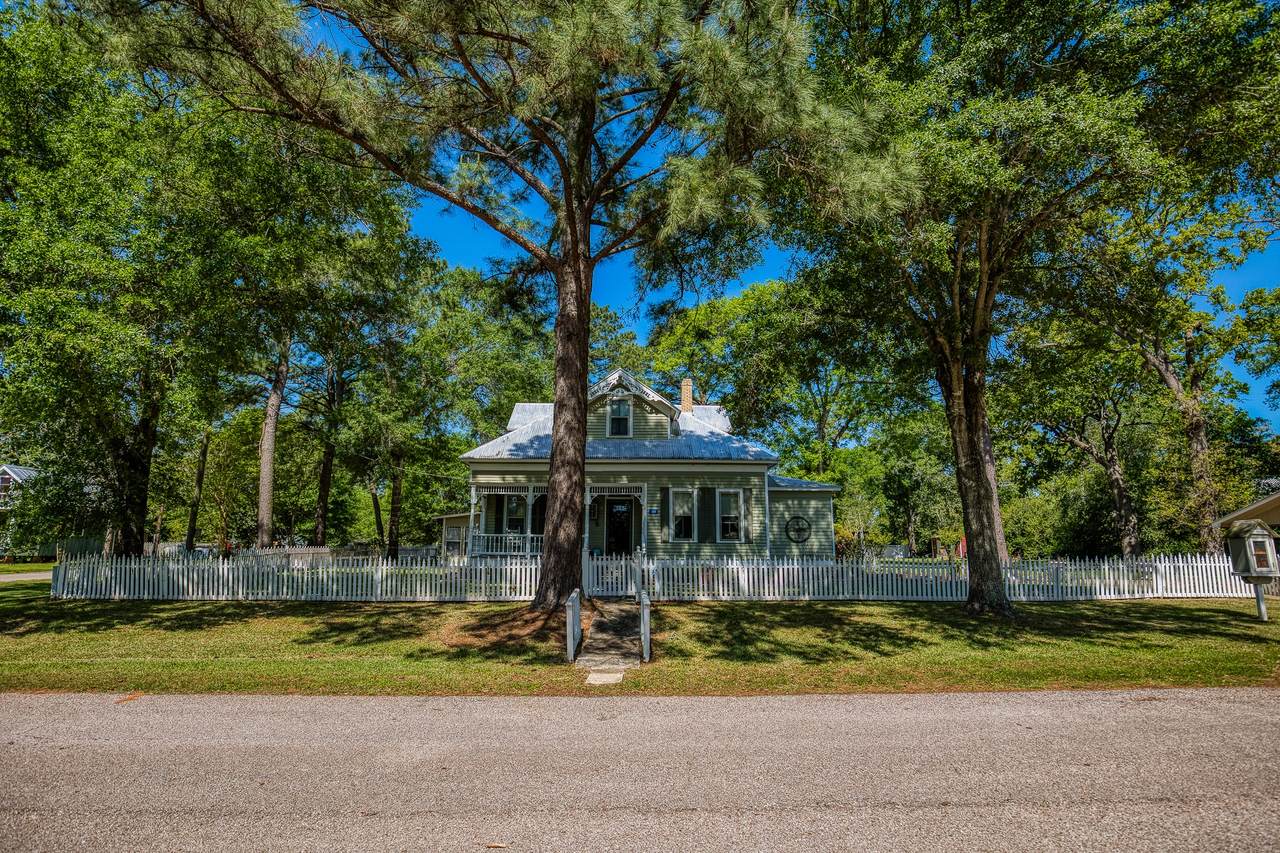 235 Hickory Street - Photo 1