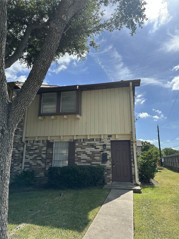 1519 8th Street - Photo 1