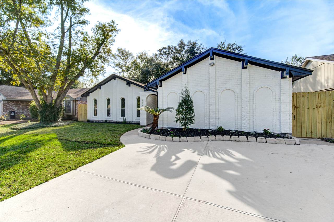 9719 Lawngate Drive - Photo 1