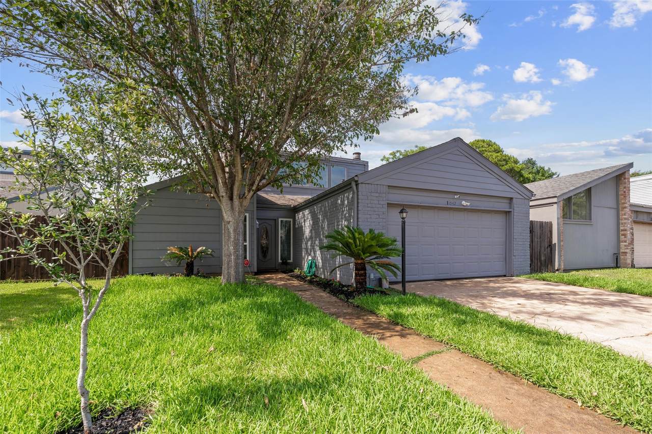 11542 Bellerive Drive - Photo 1