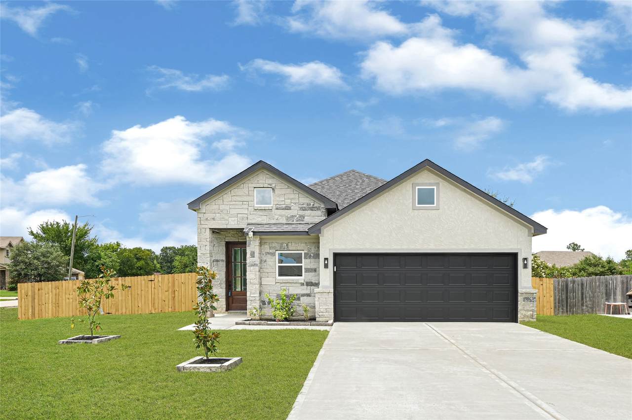 12928 Oakwood Circle - Photo 1