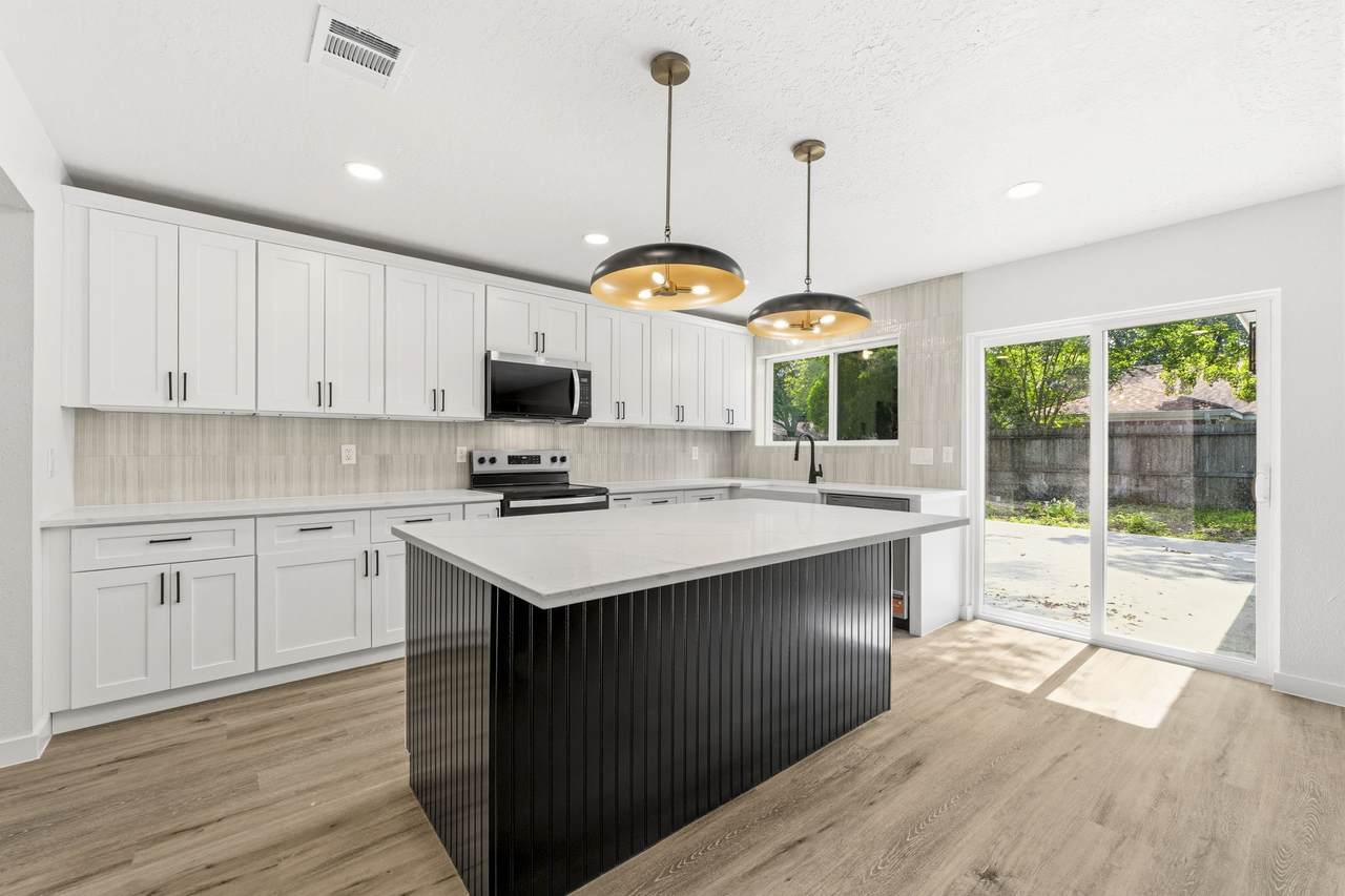 5003 Gleneagles Court - Photo 1