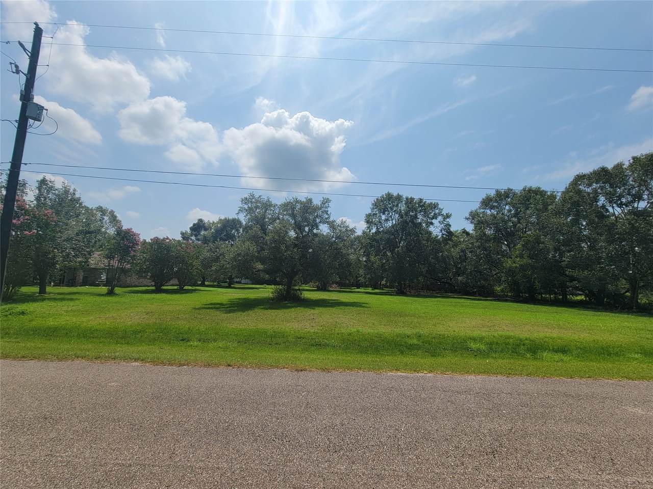 9521 Acorn Drive - Photo 1