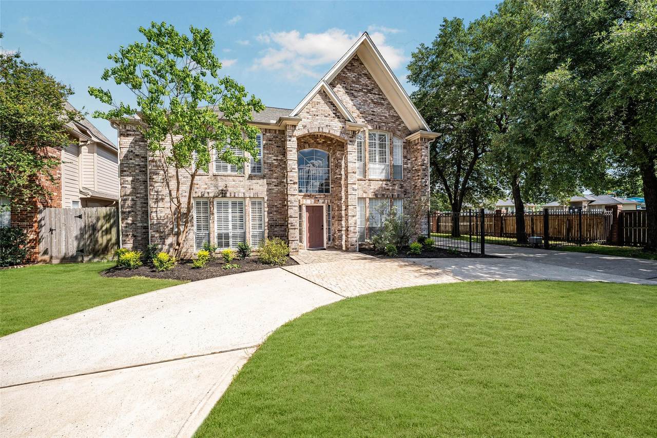 8002 Royal Crest Court - Photo 1