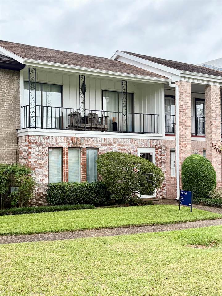 1311 Town Circle - Photo 1