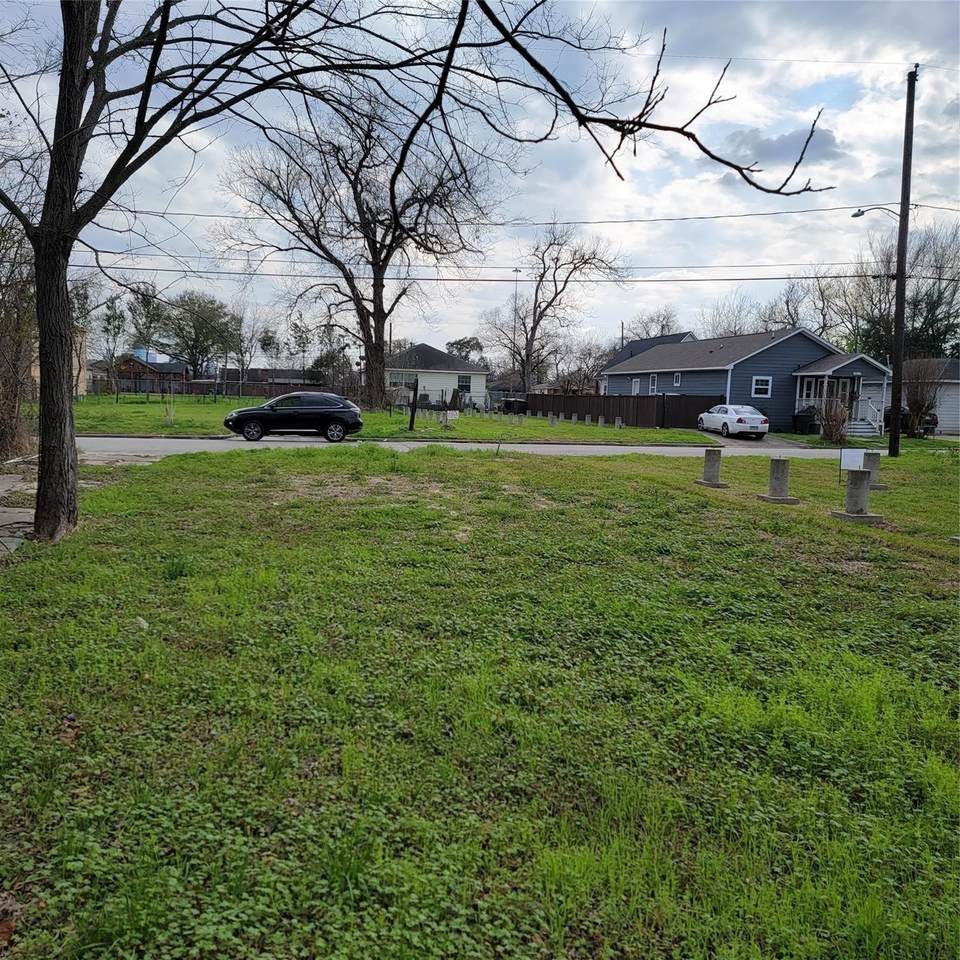 1425 34th Street - Photo 1