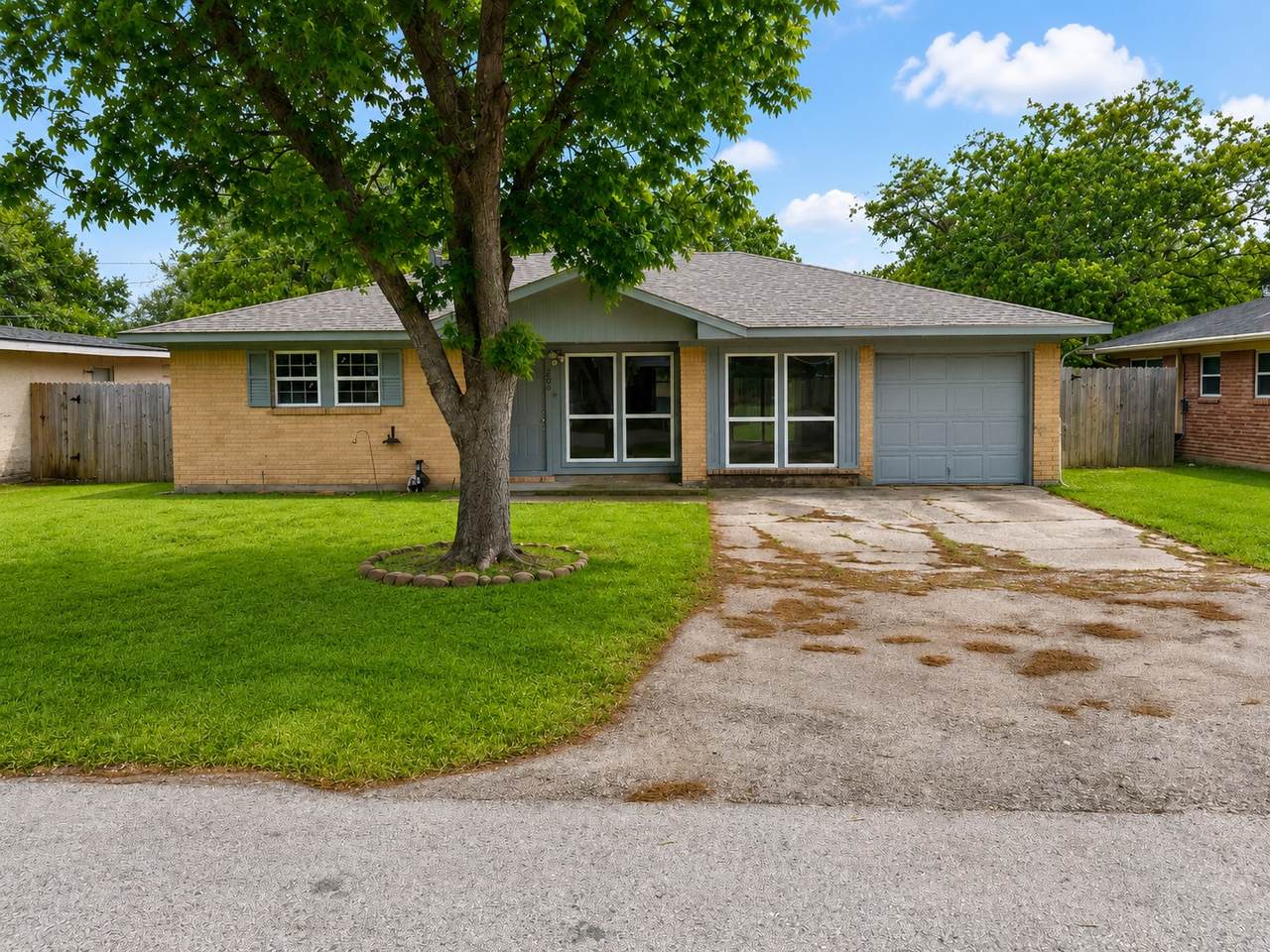 505 Moody Avenue - Photo 1