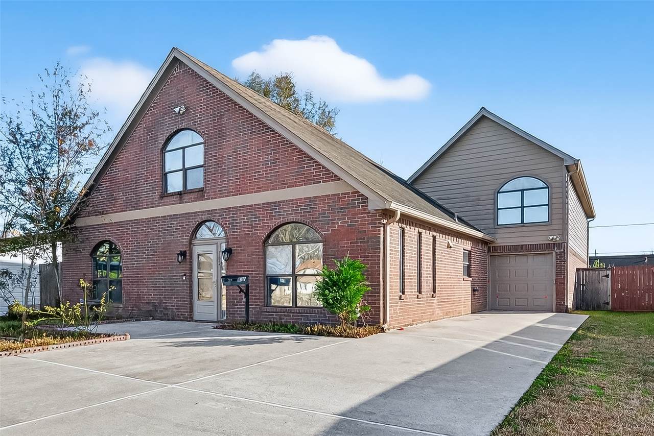 512 Bertloma Street - Photo 1