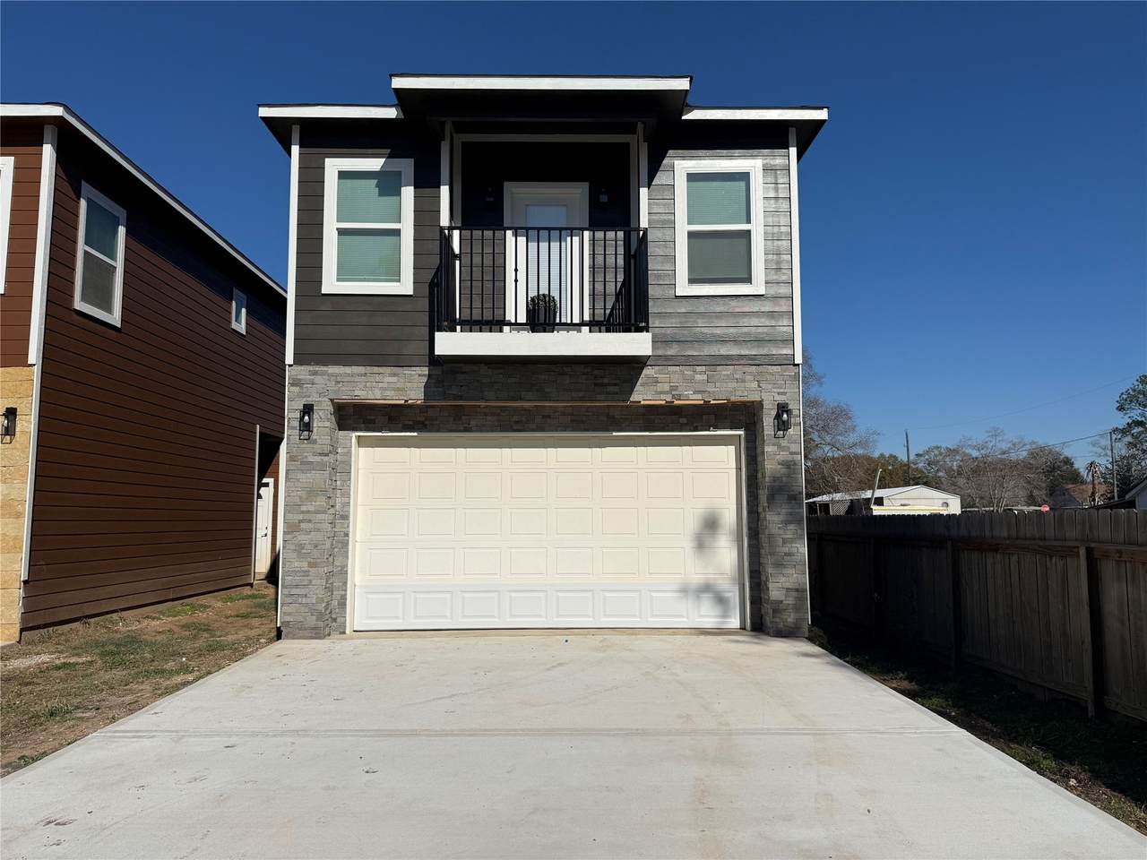 219 7th Street - Photo 1