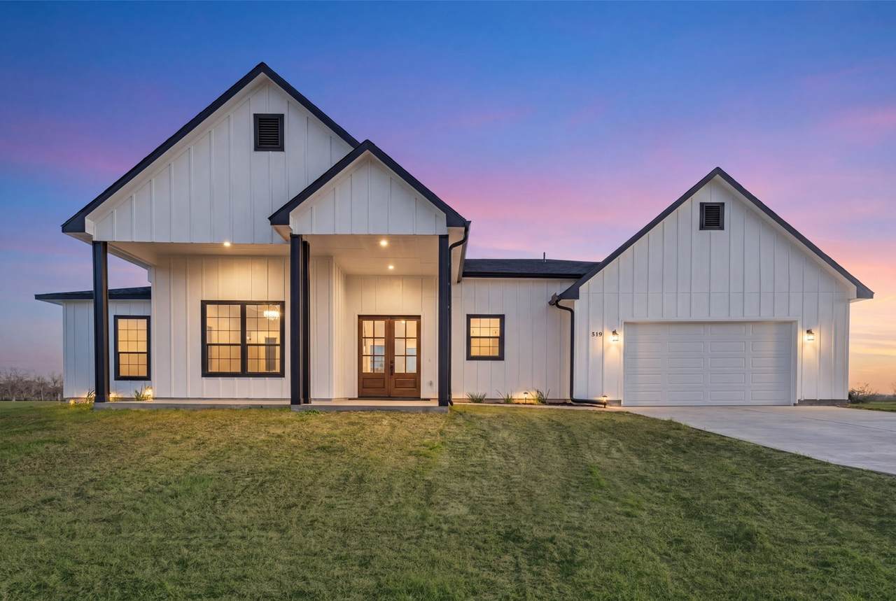 519 Chuckwagon Trail - Photo 1