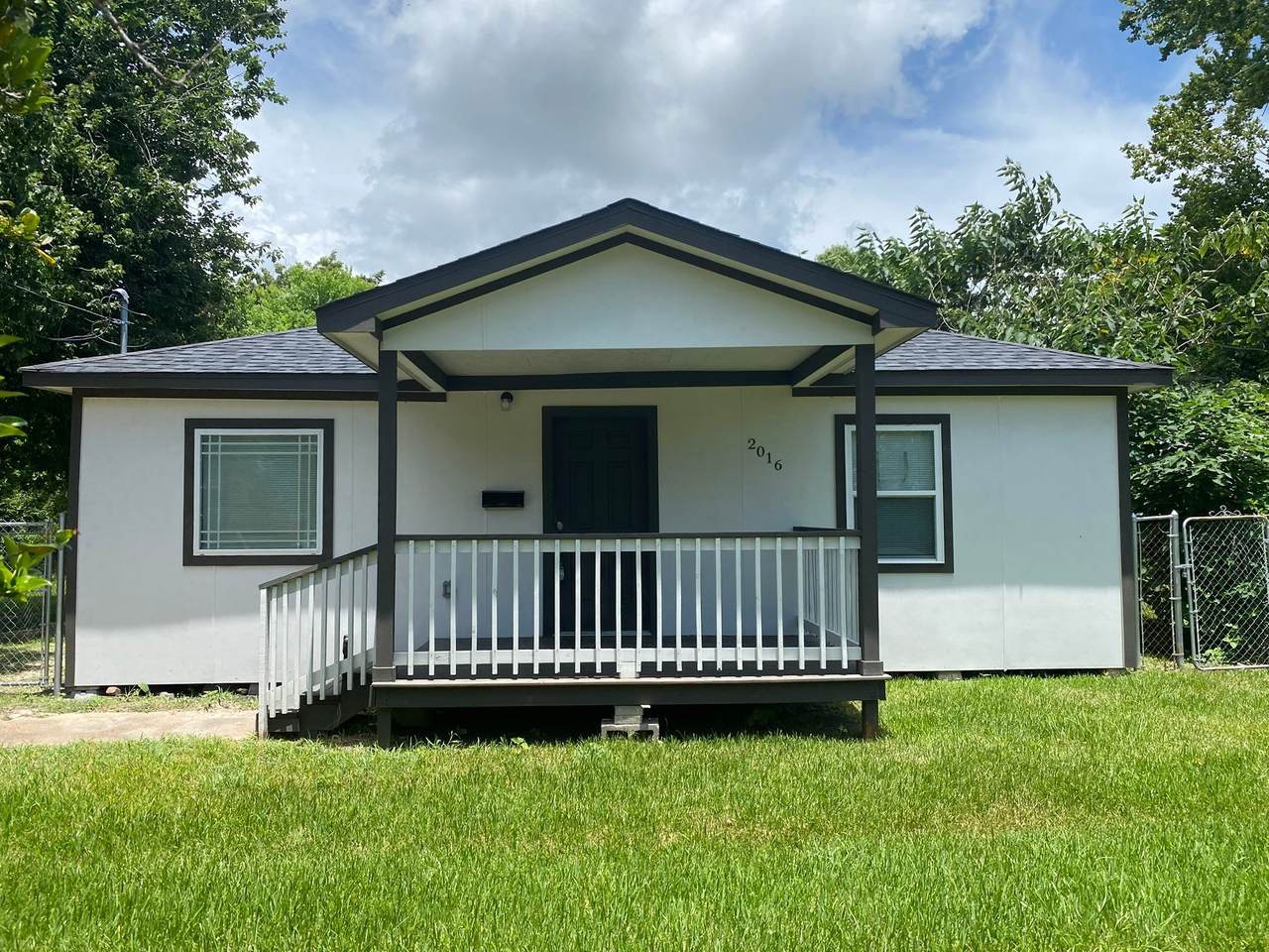 2016 Magnolia Drive - Photo 1