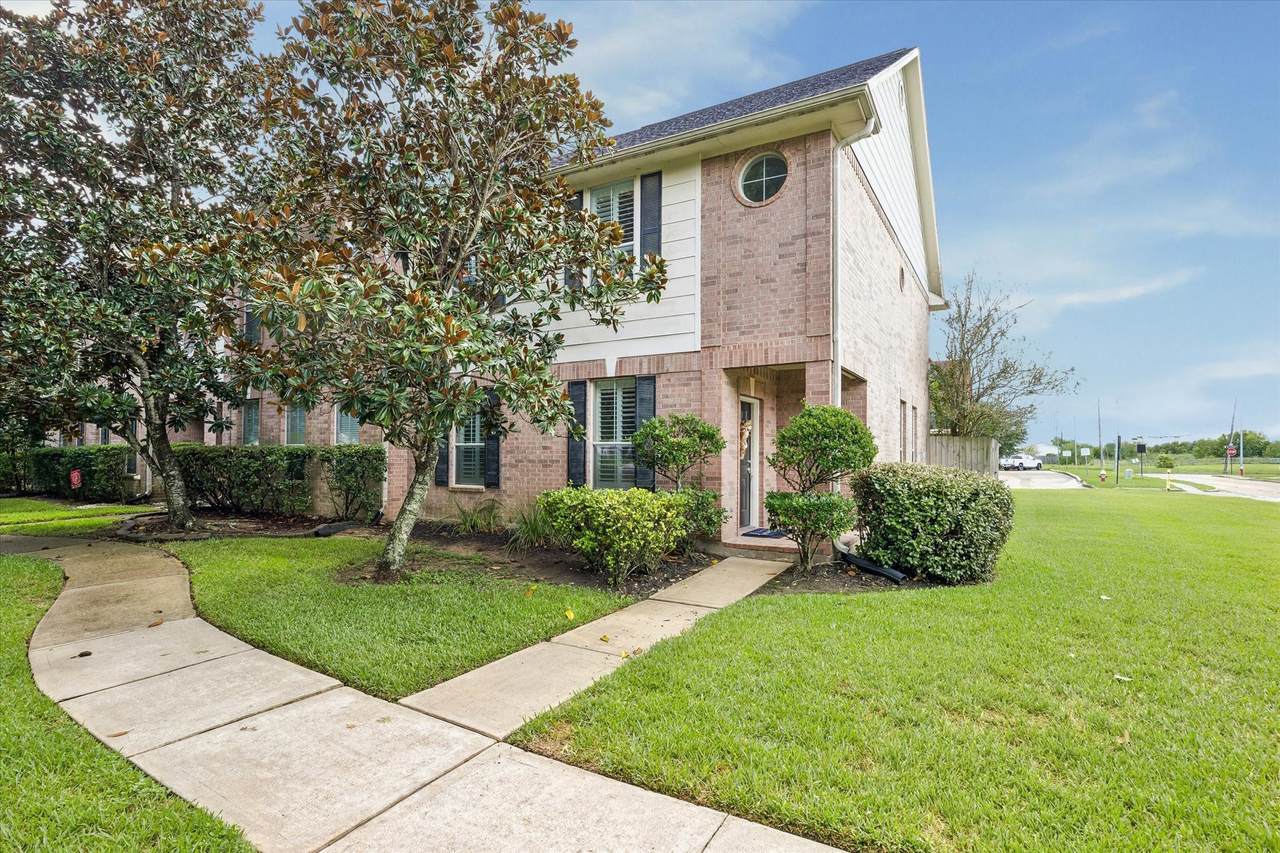 607 Travis Street - Photo 1