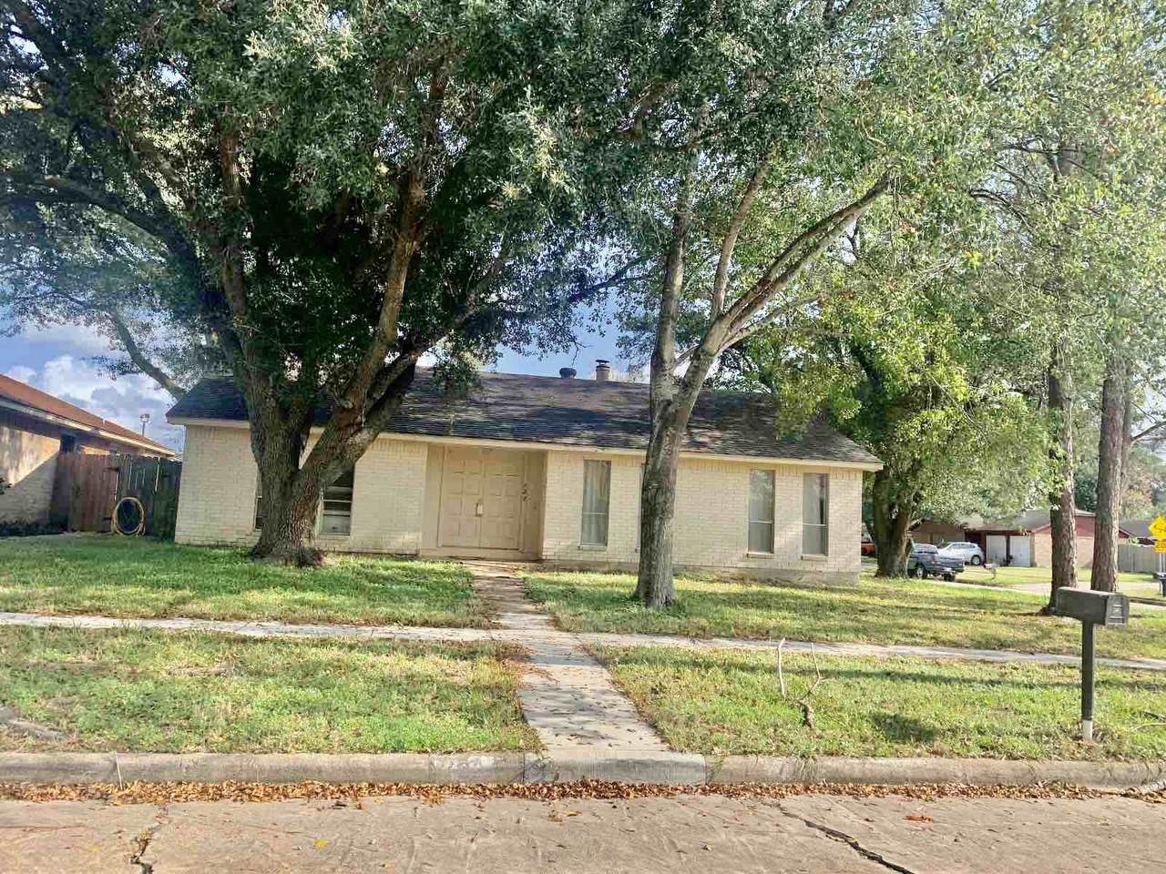 722 Stephanie Drive - Photo 1