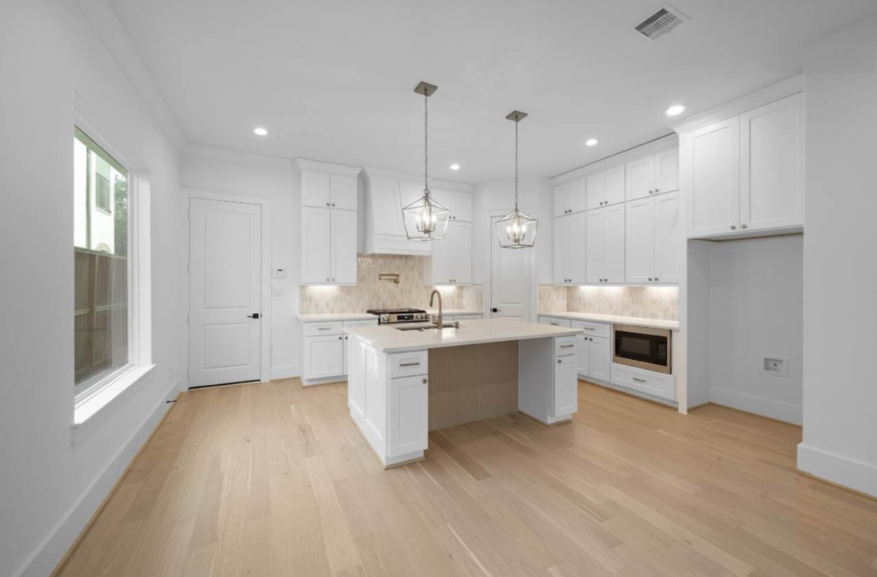 2916 Virginia St - Photo 1