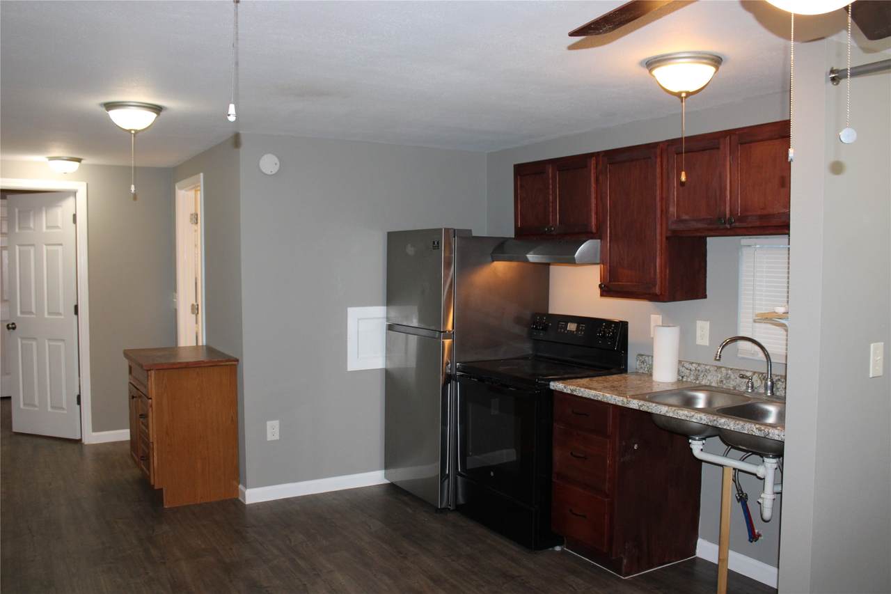 717 7th Street - Photo 1