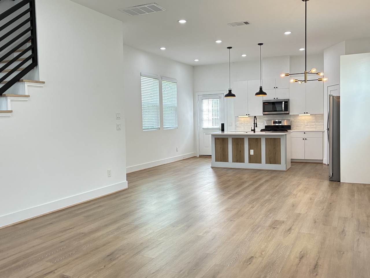 1404 31st Street - Photo 1
