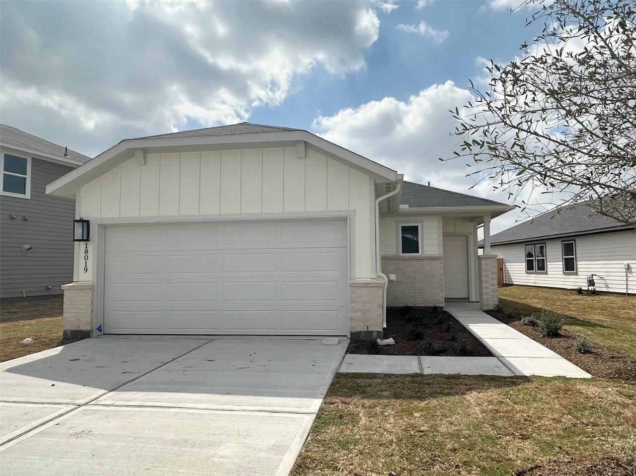 18019 Lasso Mills Drive - Photo 1