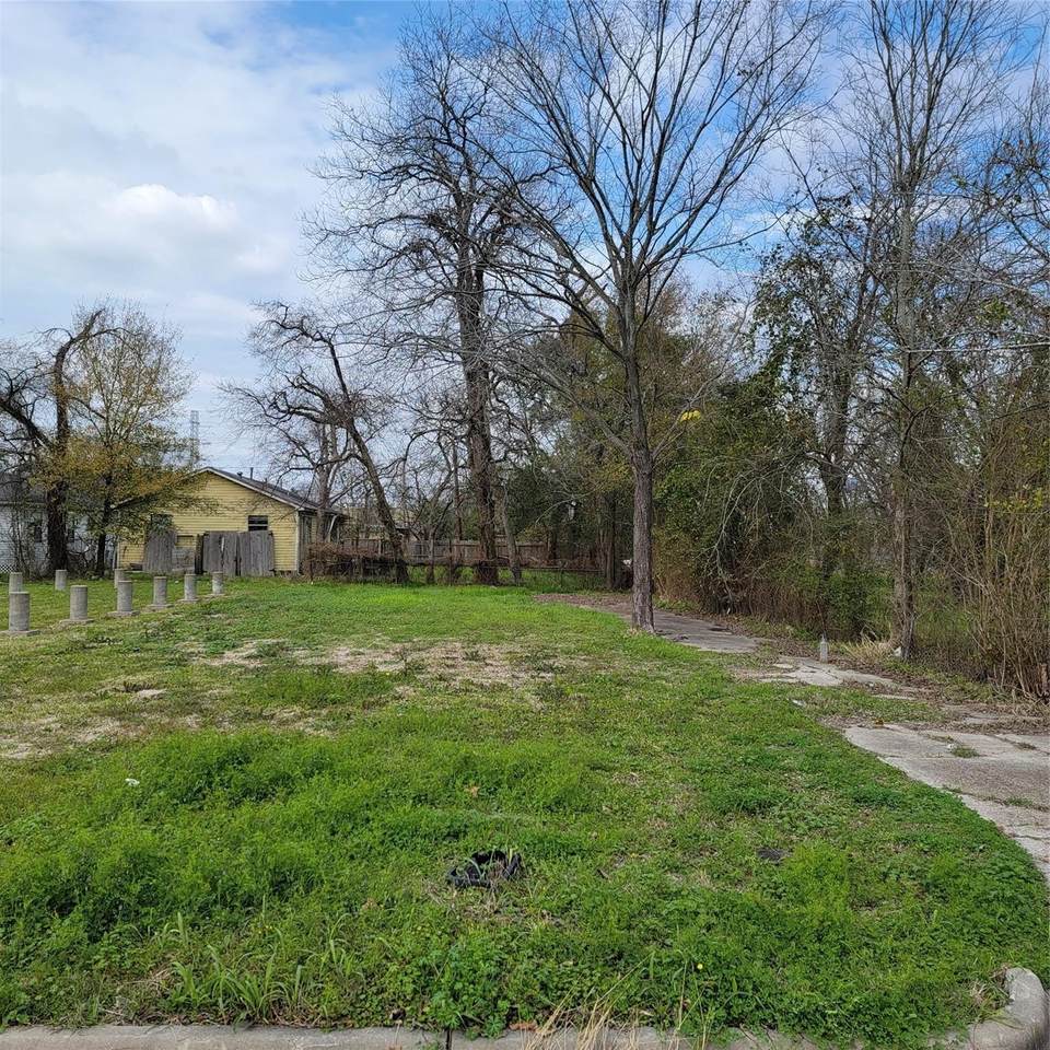 1425 34th Street - Photo 1