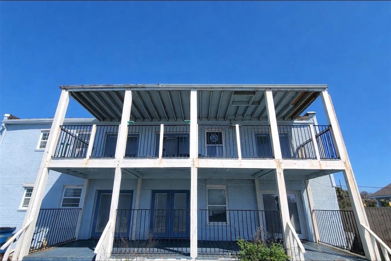 3609 Avenue S 1/2 - Photo 1